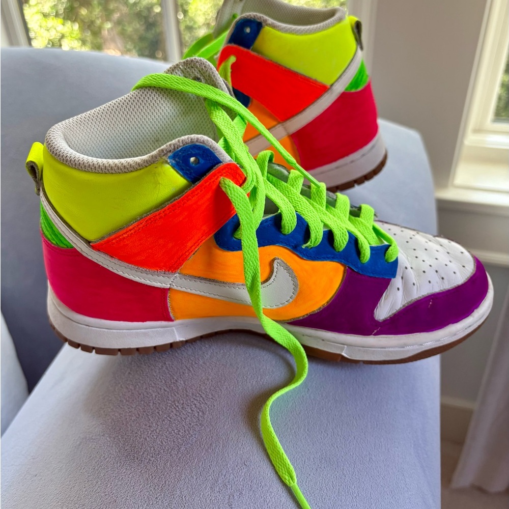 Amazing Custom Painted Neon Nike Dunks!!